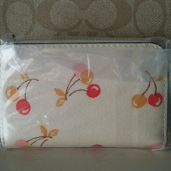 🍒COACH ZIP COIN CASE/CHERRY PRINT🍒🍒 - Picture 3 of 7